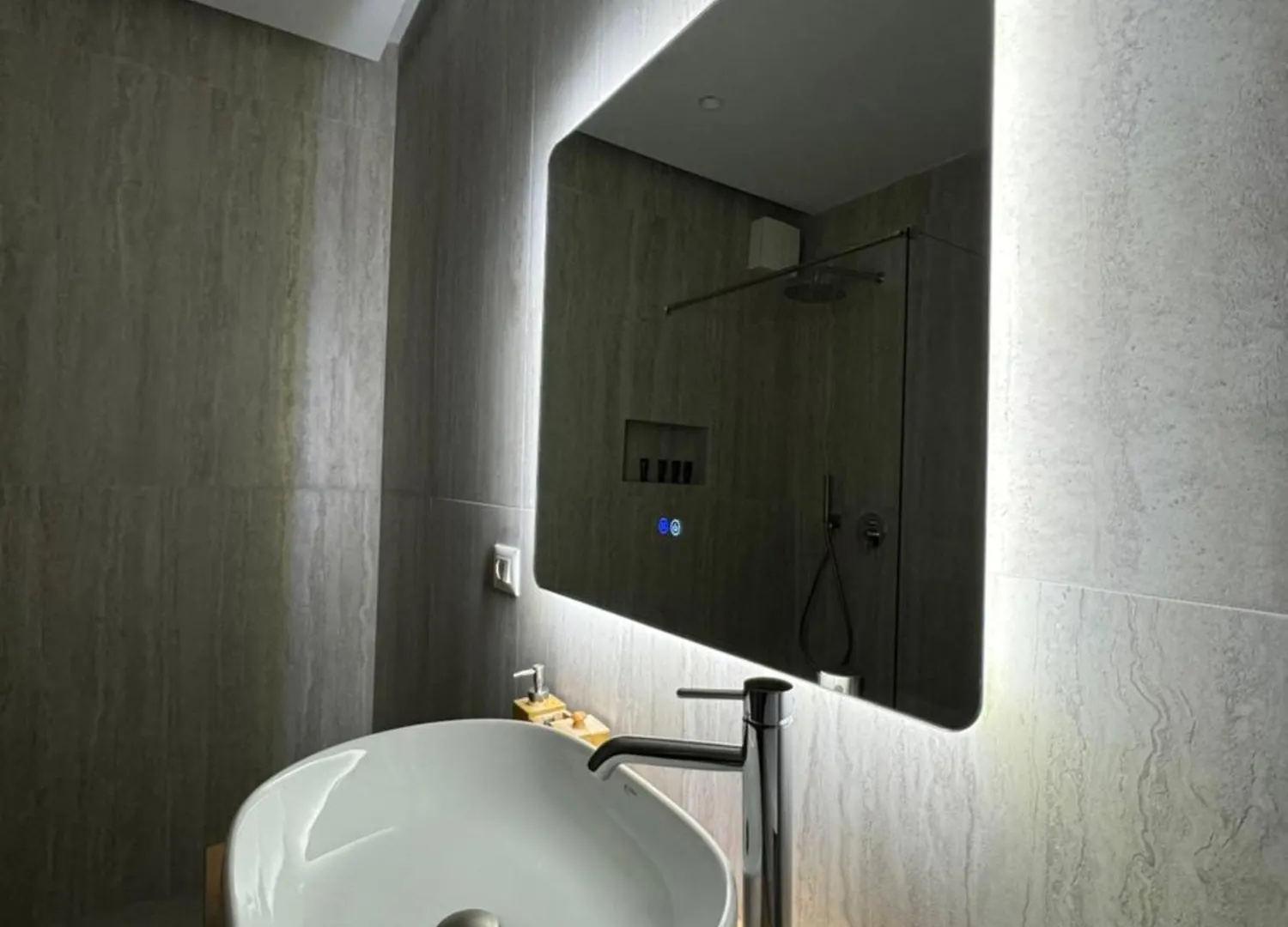Eli Luxury Apartment